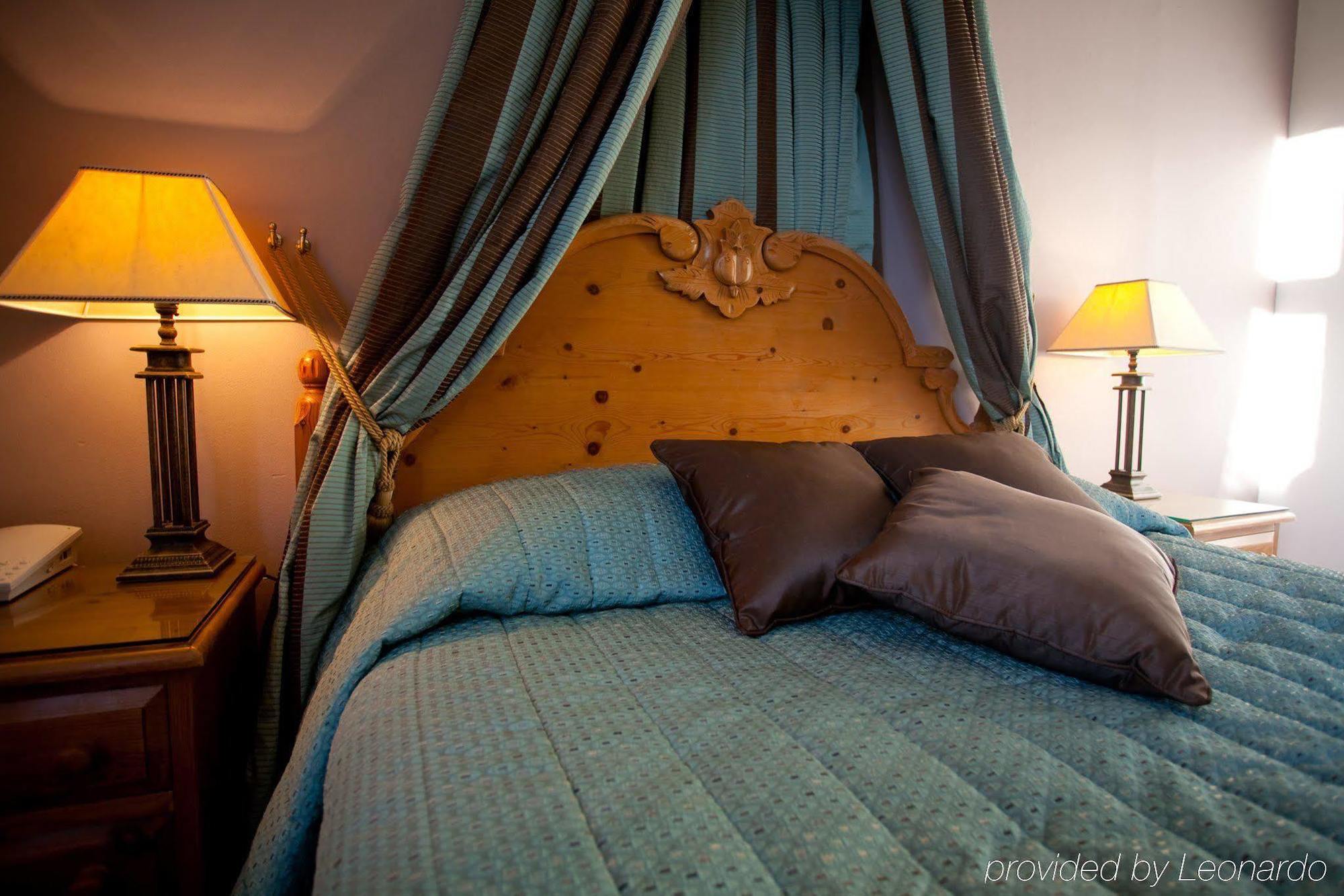 Fines Bayliwick Hotel Bracknell Dış mekan fotoğraf