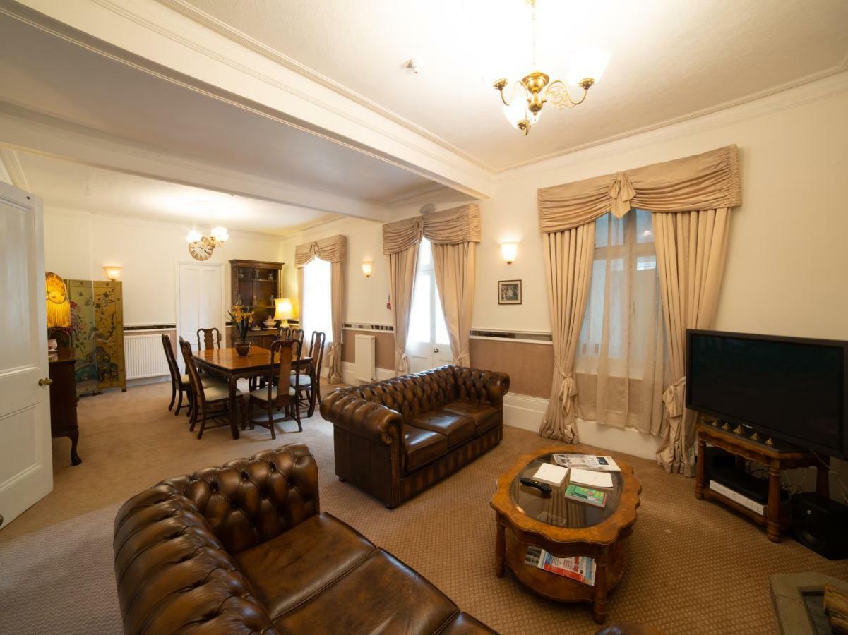 Fines Bayliwick Hotel Bracknell Dış mekan fotoğraf
