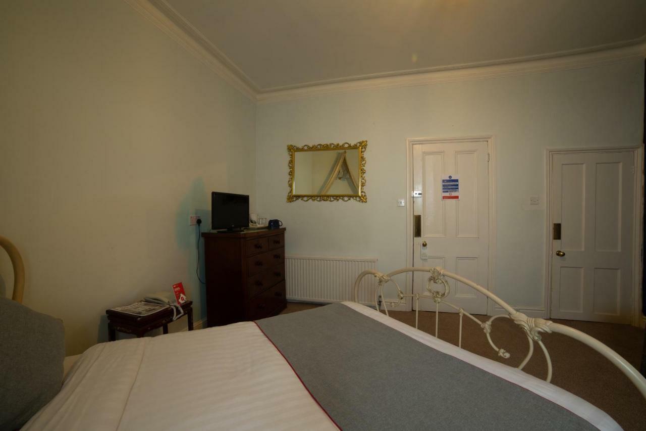 Fines Bayliwick Hotel Bracknell Dış mekan fotoğraf