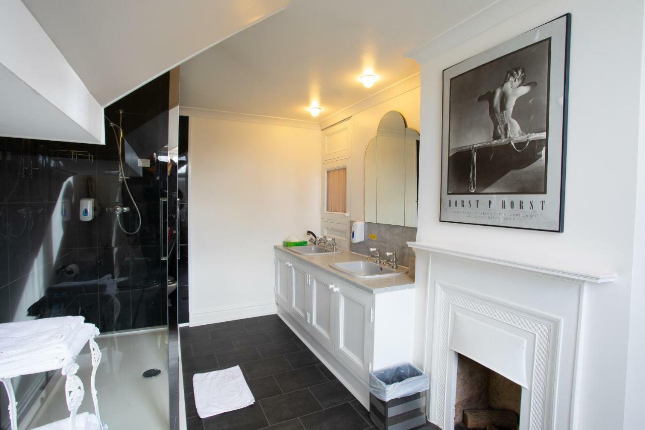 Fines Bayliwick Hotel Bracknell Dış mekan fotoğraf