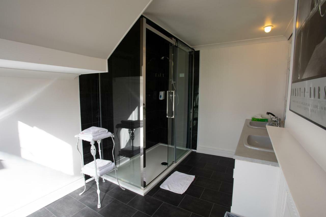 Fines Bayliwick Hotel Bracknell Dış mekan fotoğraf