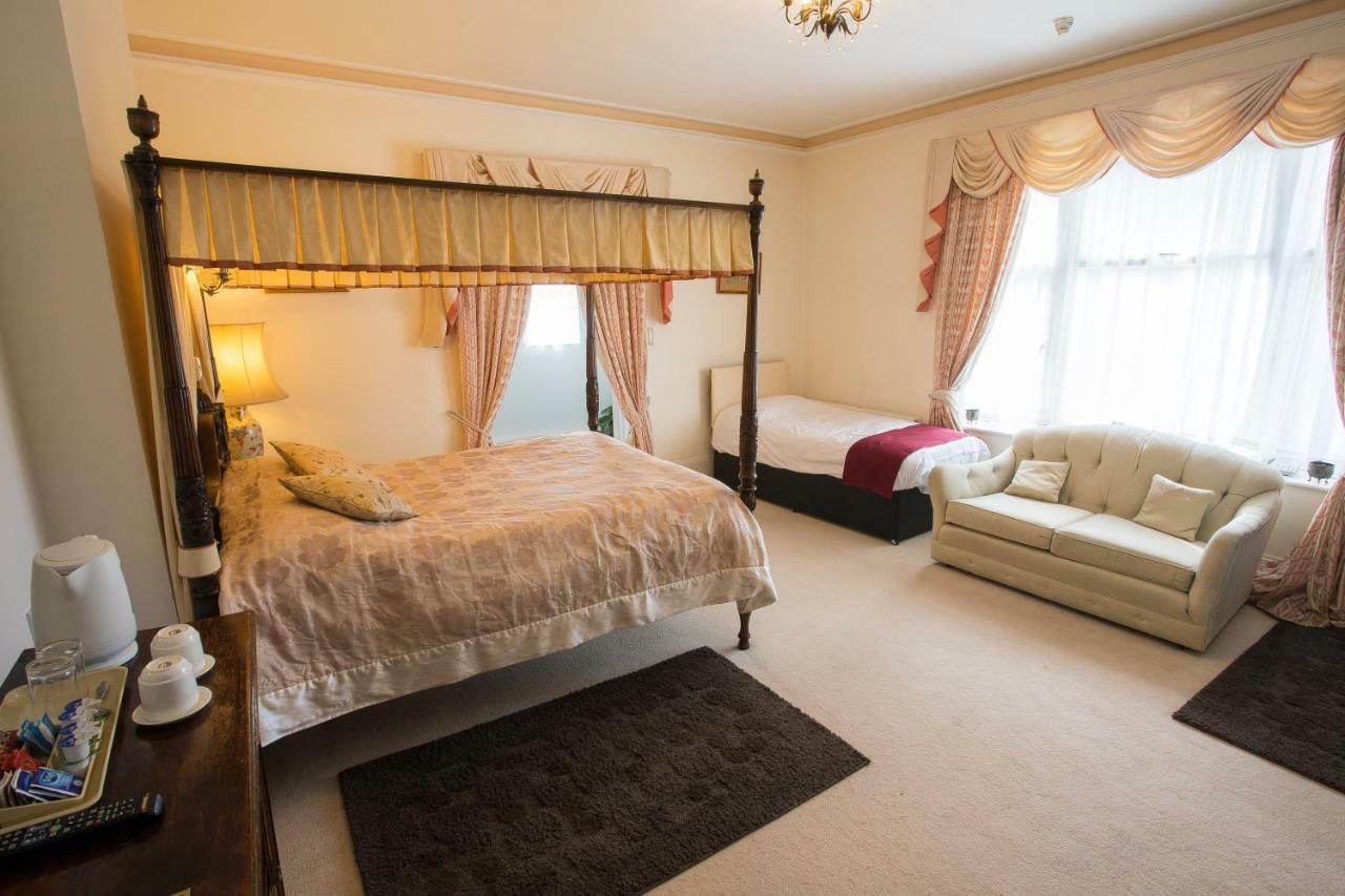 Fines Bayliwick Hotel Bracknell Dış mekan fotoğraf