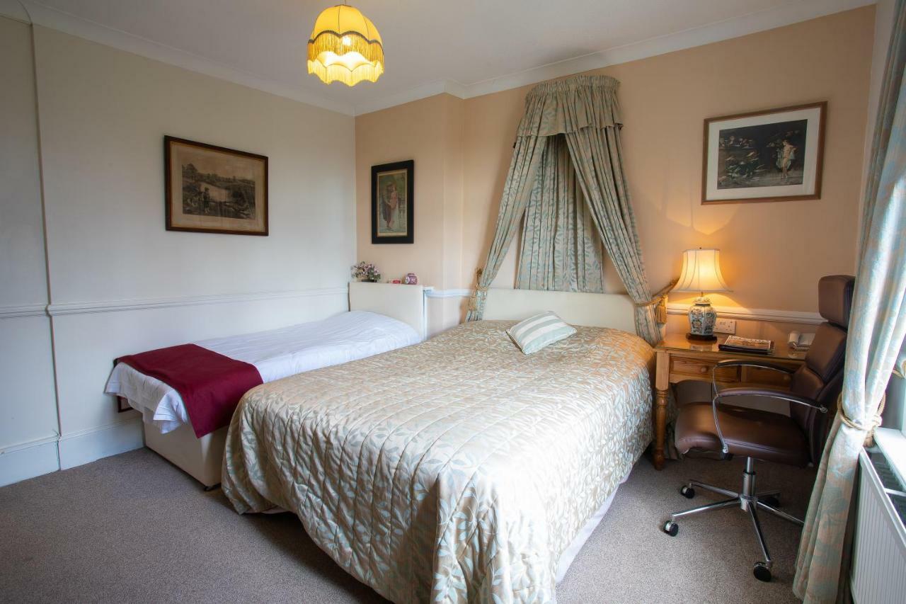 Fines Bayliwick Hotel Bracknell Dış mekan fotoğraf