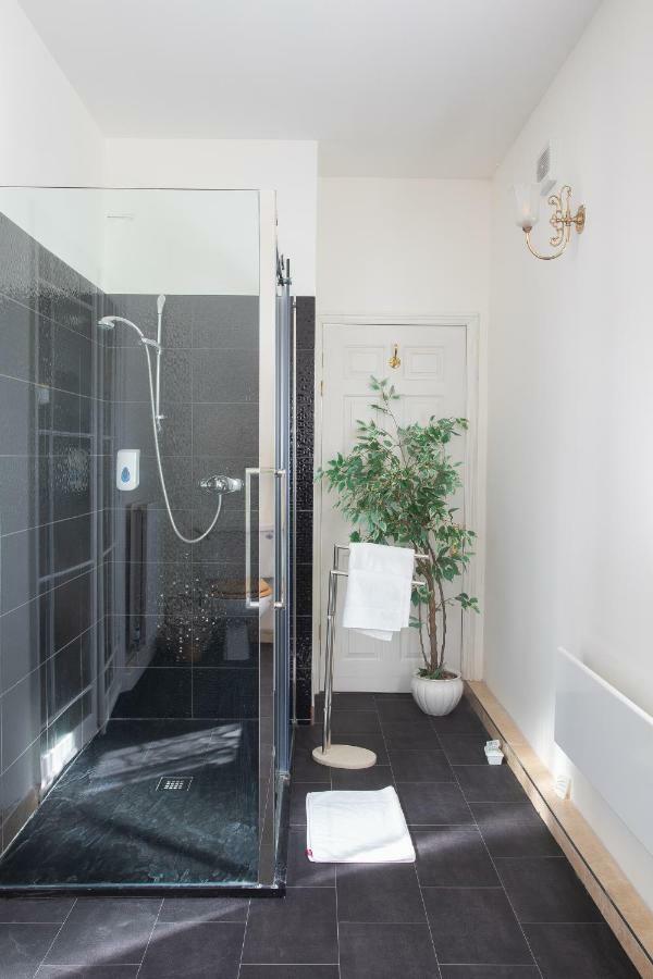 Fines Bayliwick Hotel Bracknell Dış mekan fotoğraf
