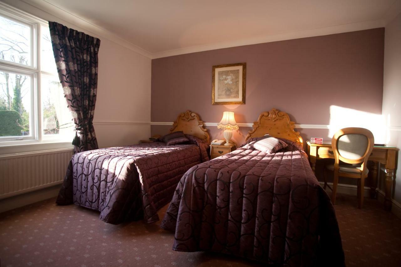 Fines Bayliwick Hotel Bracknell Dış mekan fotoğraf