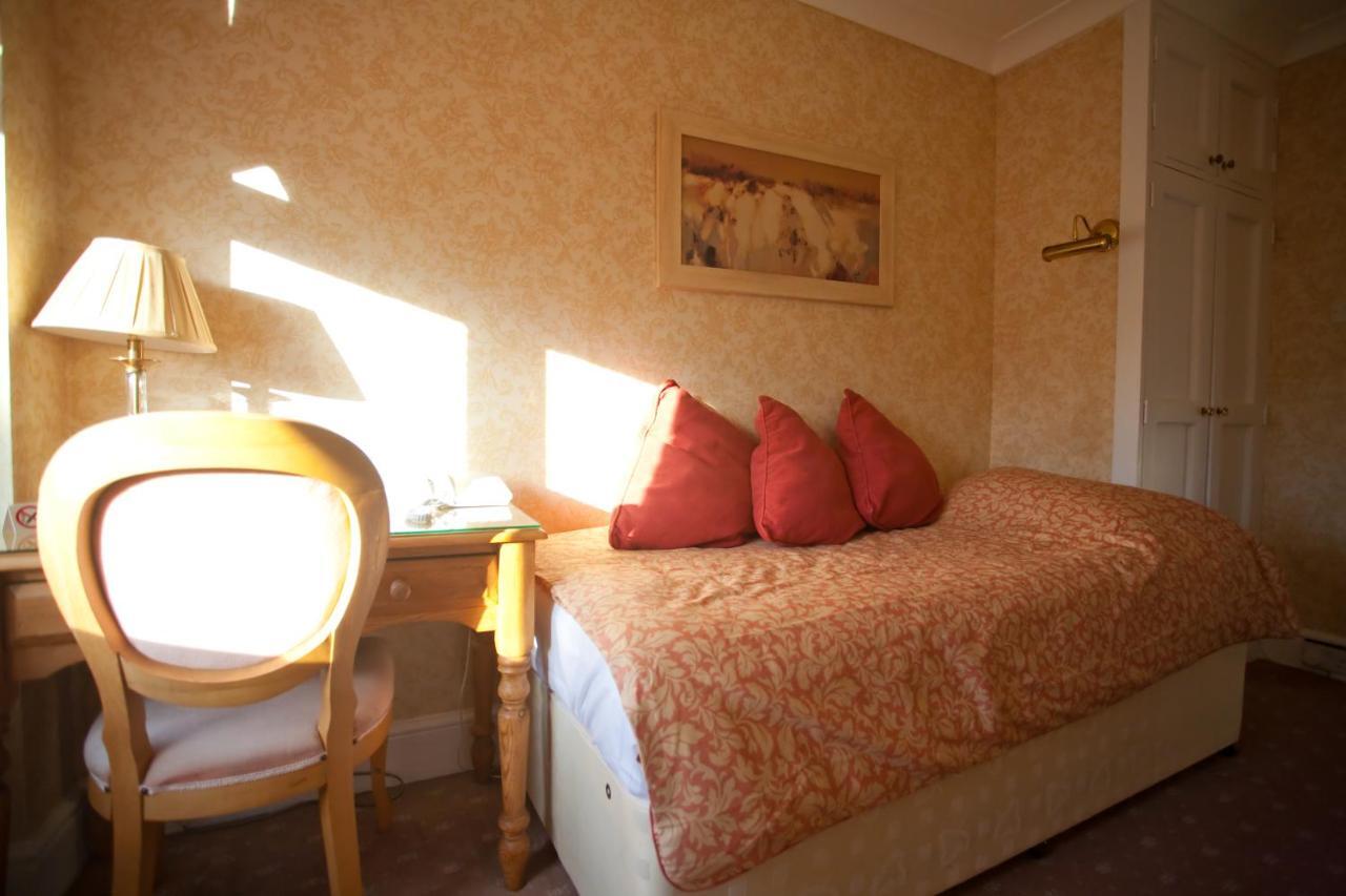 Fines Bayliwick Hotel Bracknell Dış mekan fotoğraf