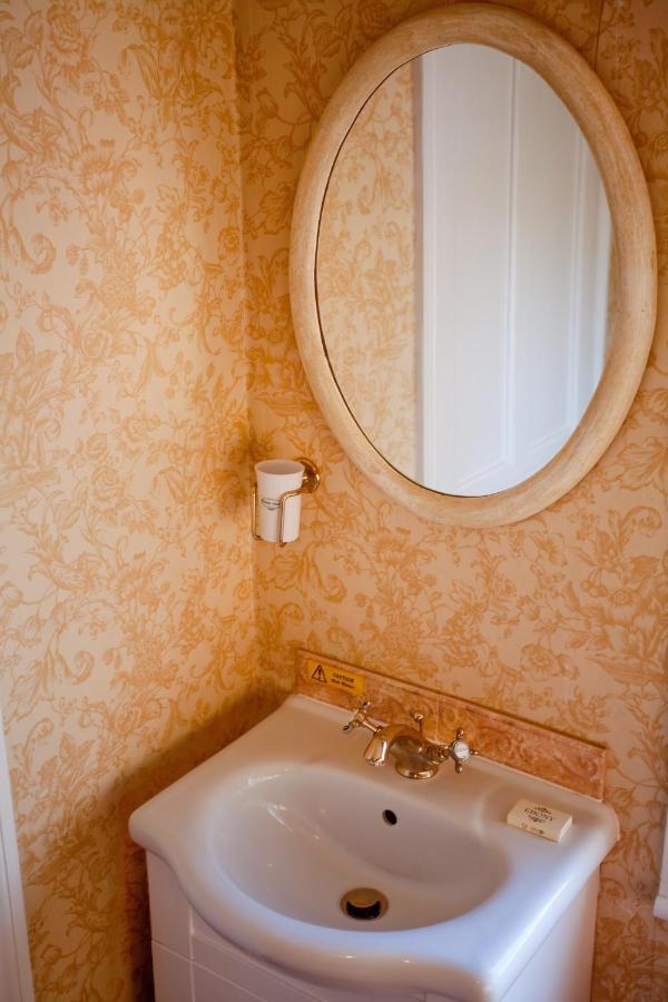 Fines Bayliwick Hotel Bracknell Dış mekan fotoğraf